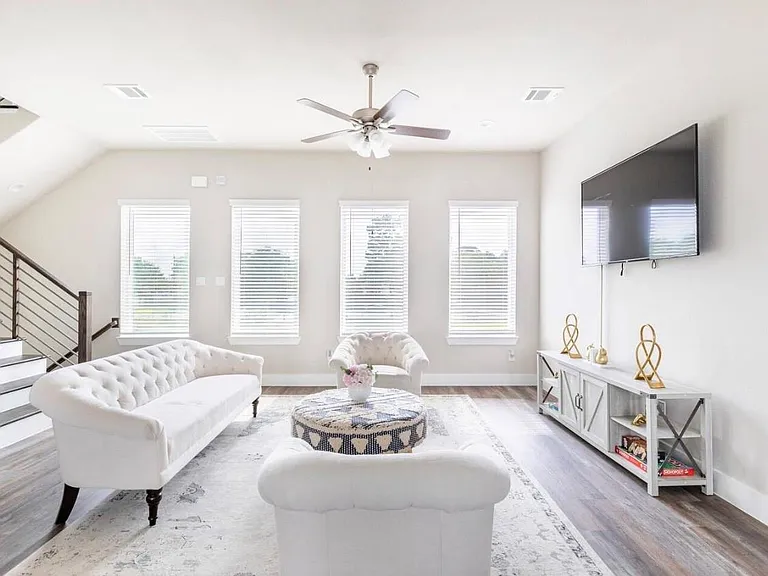 1740 Cove Crescent Ct — Photo 1