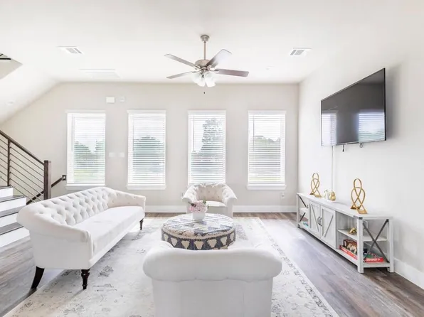 1740 Cove Crescent Ct, Houston, TX 77055