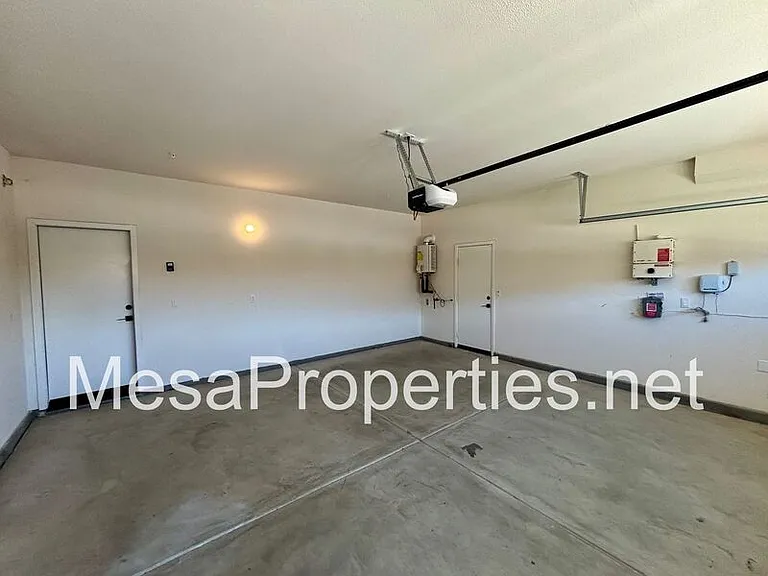 5229 Jarvis Ln — Photo 40
