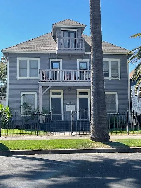 3106 1st Ave photo 1
