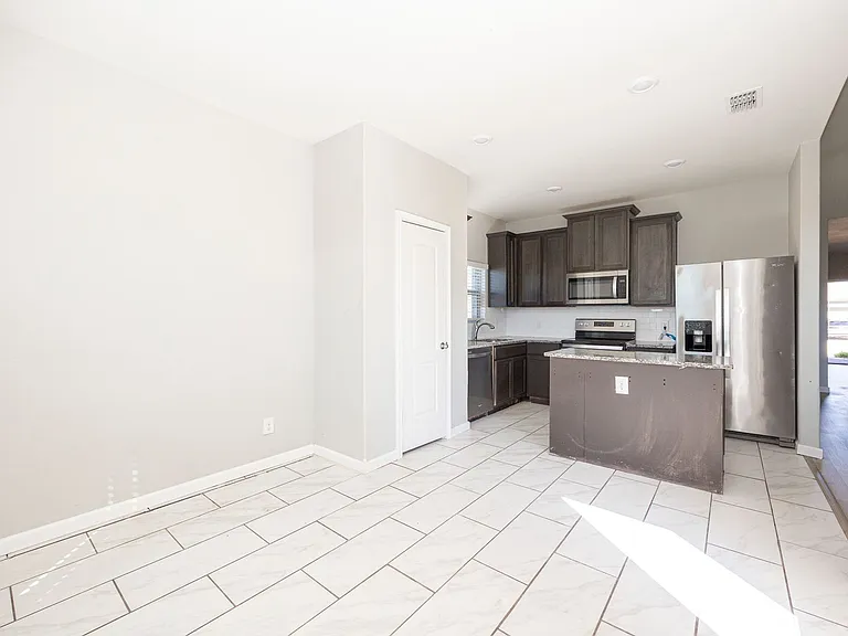 208 Harvey St — Photo 6
