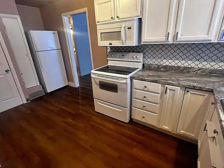 1248 Lewis Ave — Photo 5