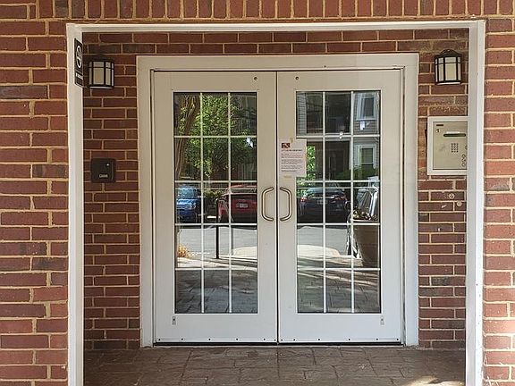 3rd image of 3315 Wyndham Cres #4235