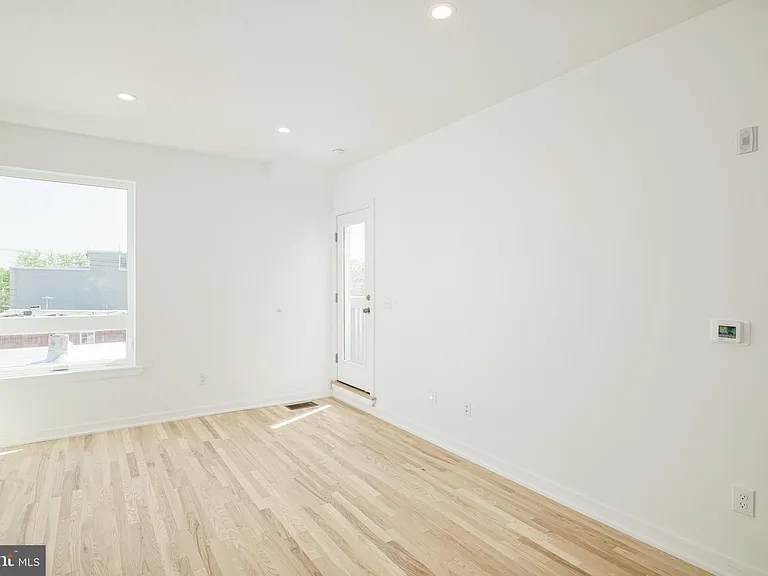 1842 E Harold St #6 — Photo 10