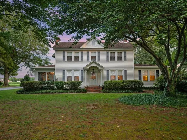 18390 Oliver Dr, Smithfield, VA 23430