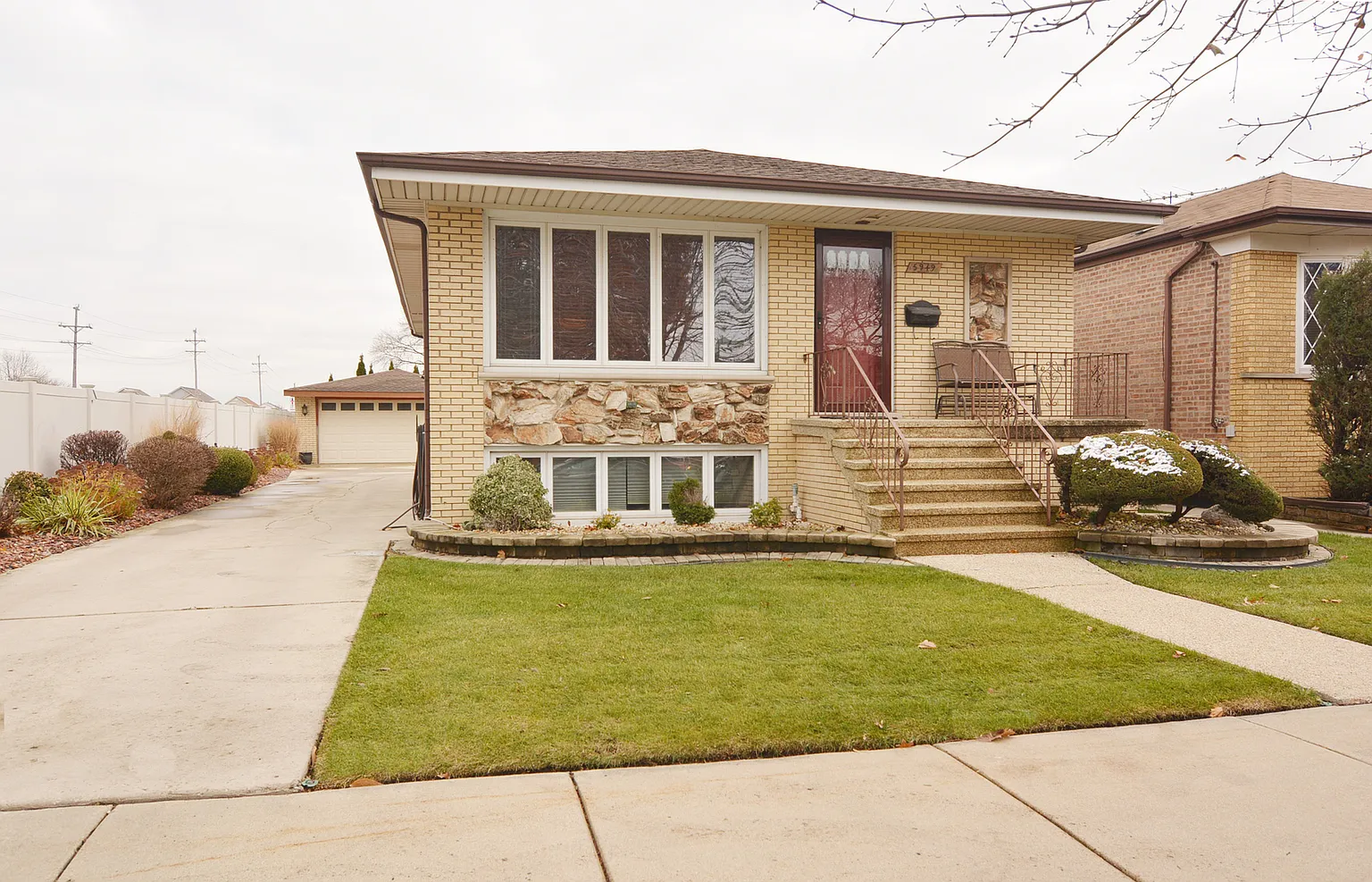 5949 S Normandy Ave photo 1