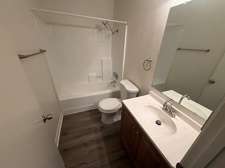 Eureka Gardens Apartments — Photo 12