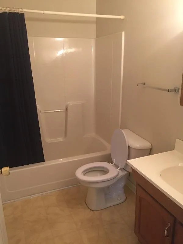 2 bed, $1,000 — Photo 3