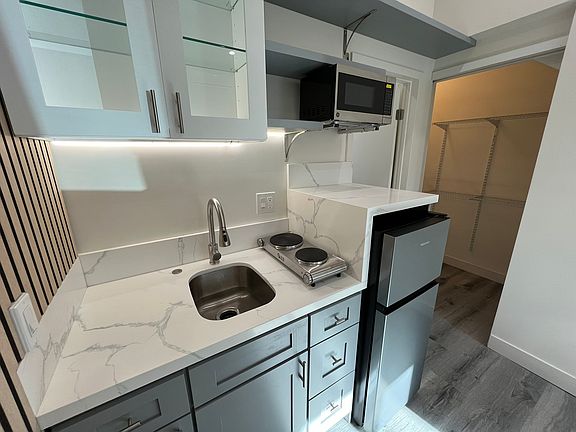 5th image of 1722 Butler Ave #1A