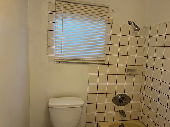 4th image of 4046 Princeton St