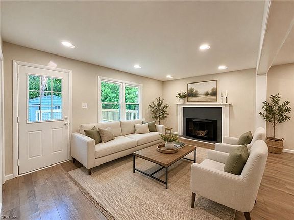 2nd image of 62 Hollywood Ave