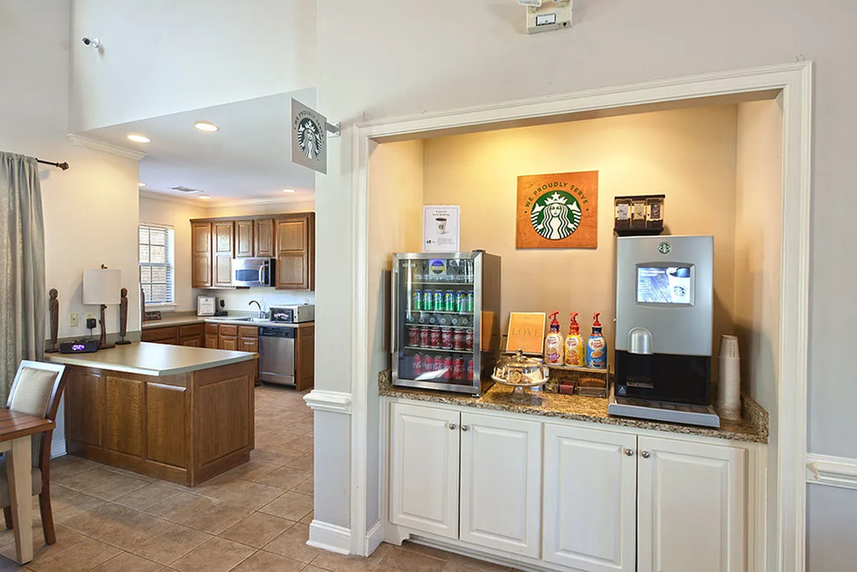 Civic Center East Apartments — Photo 3