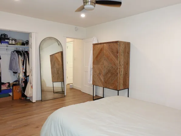 bar527, 527 S Barrington Ave APT 5, Los Angeles, CA 90049