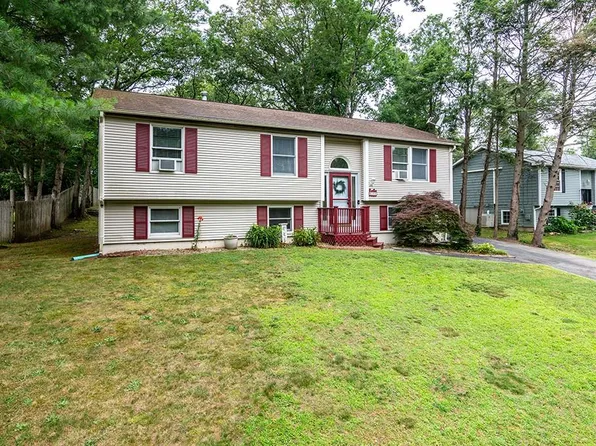 90 Crestwood Dr, West Warwick, RI 02893