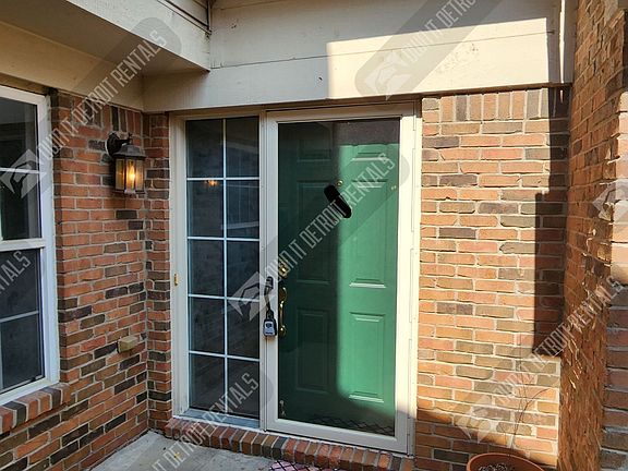 3rd image of 176 Legacy Park Cir