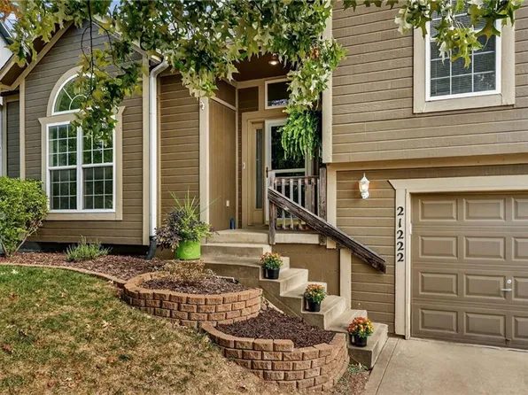 21222 W 48th St, Shawnee, KS 66218