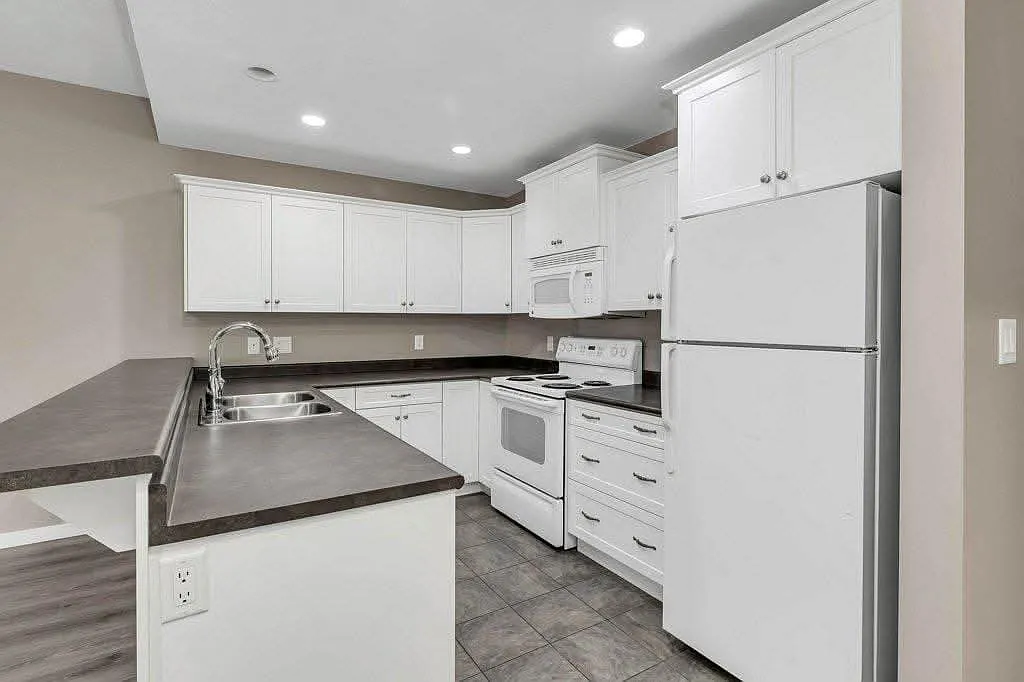 345 Mills Rd — Photo 2