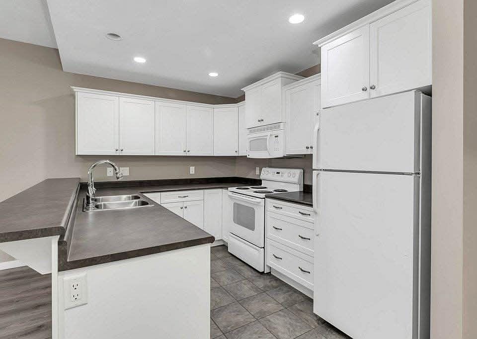 2nd image of 345 Mills Rd