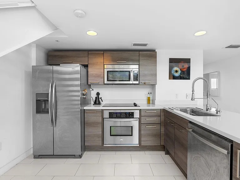 421 Meridian Ave #A — Photo 3