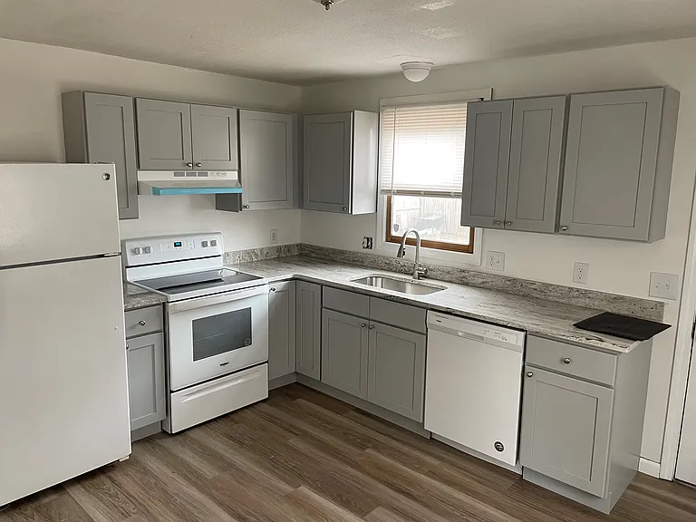 441 Cadwell Dr #441 — Photo 2