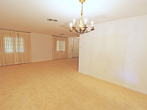 5th image of 2355 Oriole St