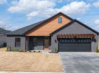 2006 Yellowstone Dr, Barling, AR 72903