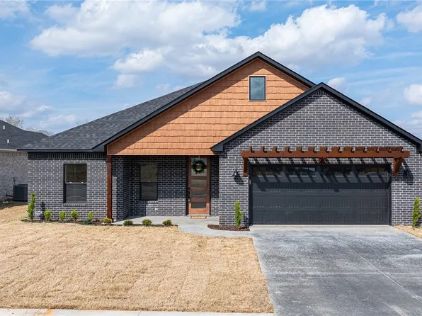 2006 Yellowstone Dr, Barling, AR 72903