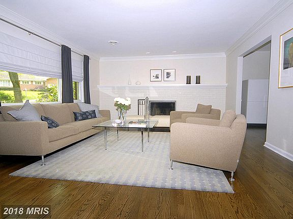 3rd image of 7412 Shenandoah Ave