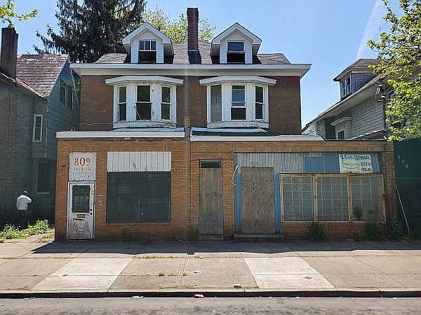2nd image of 809-811 Stuyvesant Ave