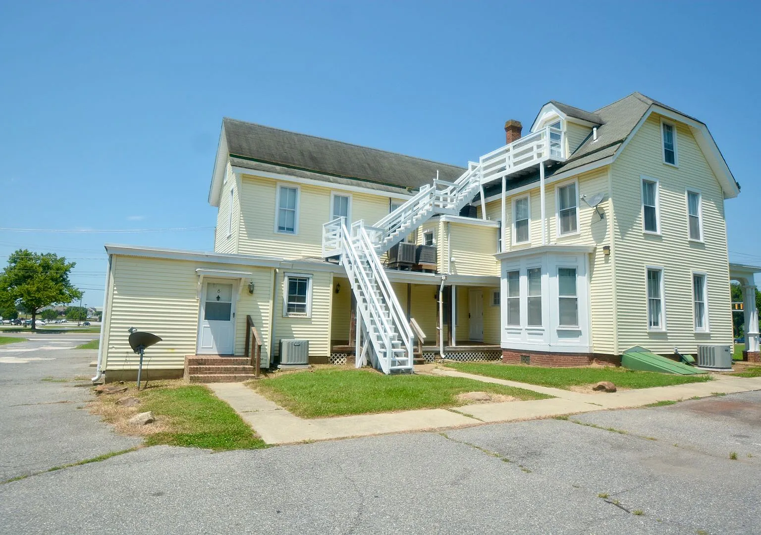 Great - 1 Bedroom In Middletown With A Bright Open Floor Plan !! — Photo 1