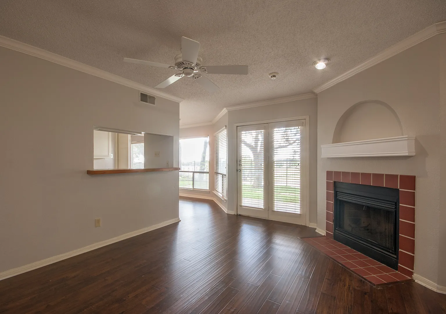 2 Bedroom / 2 Bath Condo Off of Far West — Photo 1