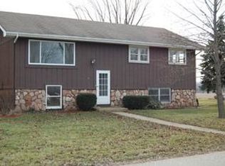 5807 Greenview Rd, Oakwood Hills, IL 60013