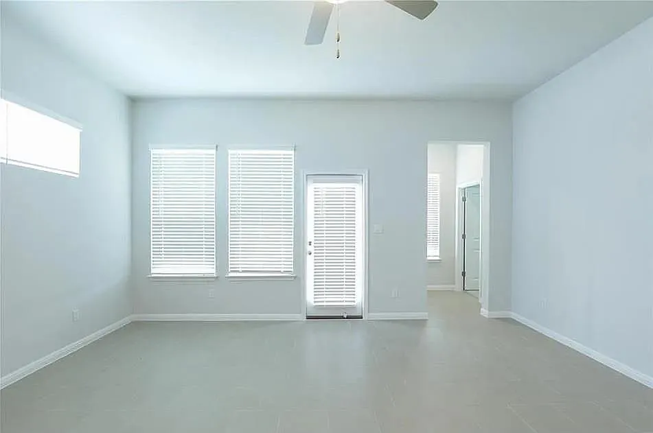 4 bed, 3.0 bath, 2209 sqft, $2,300 — Photo 4