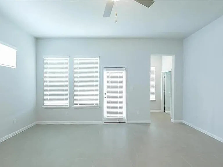 135 Horseshoe Cv — Photo 4