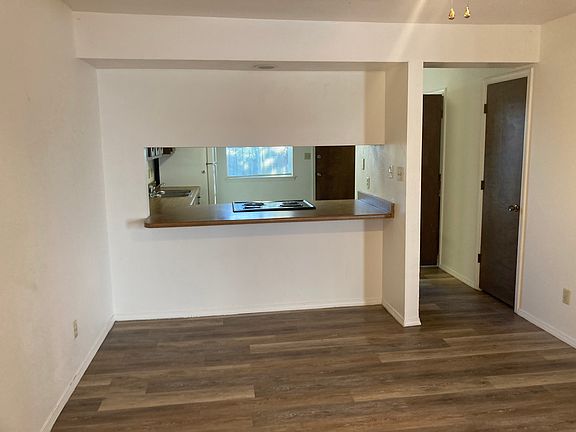 3rd image of 512 N Locke Ave APT B
