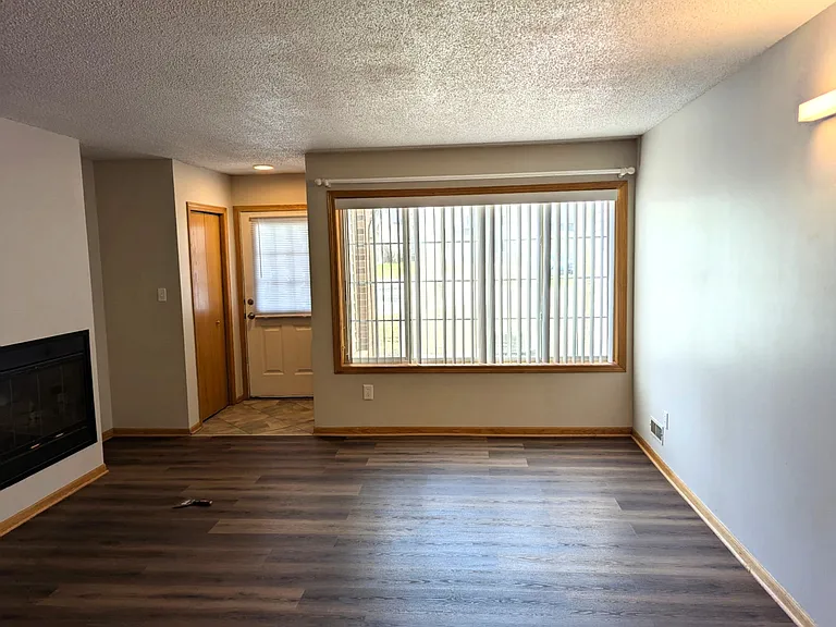 2241 Grand Ave #10 — Photo 2