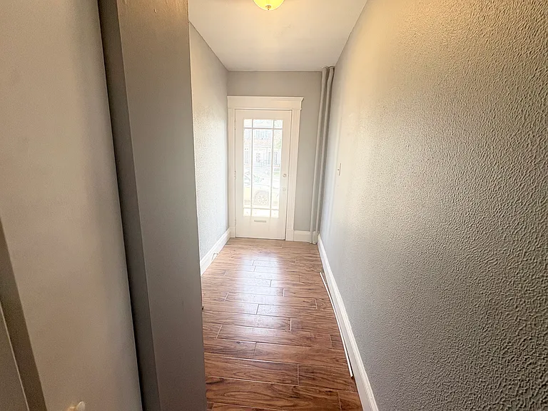 234 W 6th St #2 — Photo 11