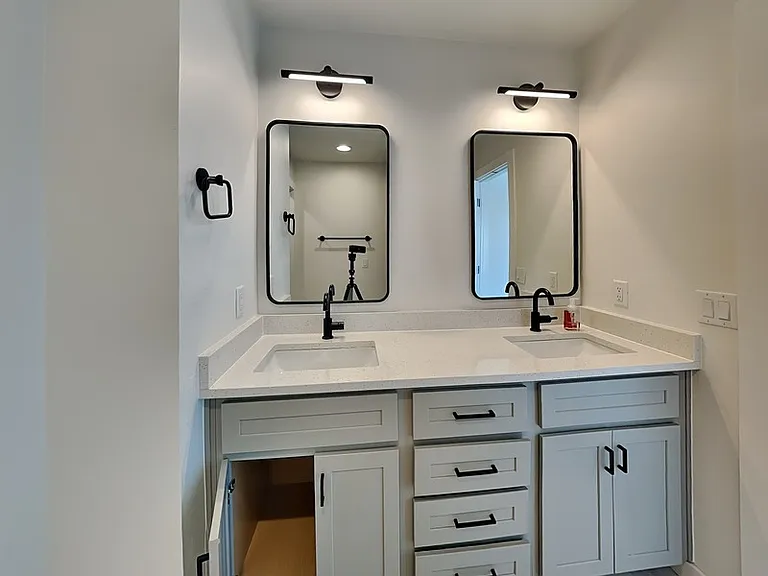 217 N Wright St — Photo 9