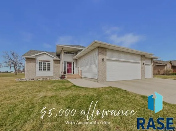 606 Par Tee Dr, Hartford, SD 57033