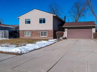 27099 Clark Cir, Chesterfield, MI