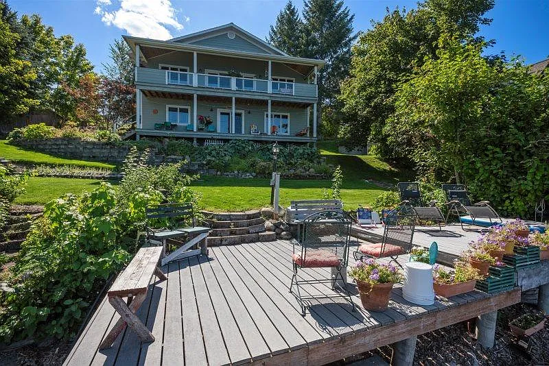 301 Lakeshore Dr
