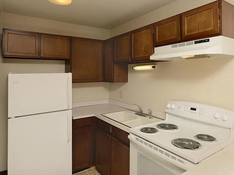 611 Stover St — Photo 5