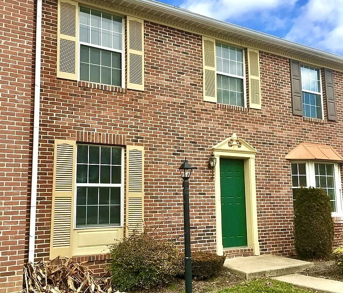 444 Tanglewood Ln — Photo 5