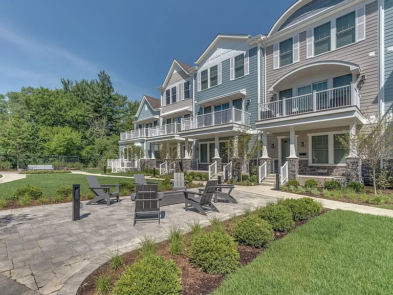 Eldridge Townhome Rentals — Photo 28