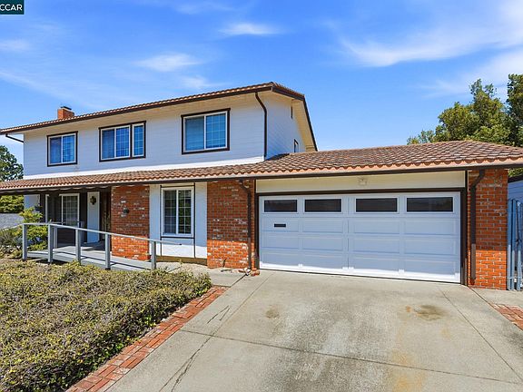 4th image of 2685 Alhambra Way