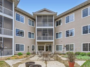 110696 Village Rd APT 305, Chaska, MN 55318