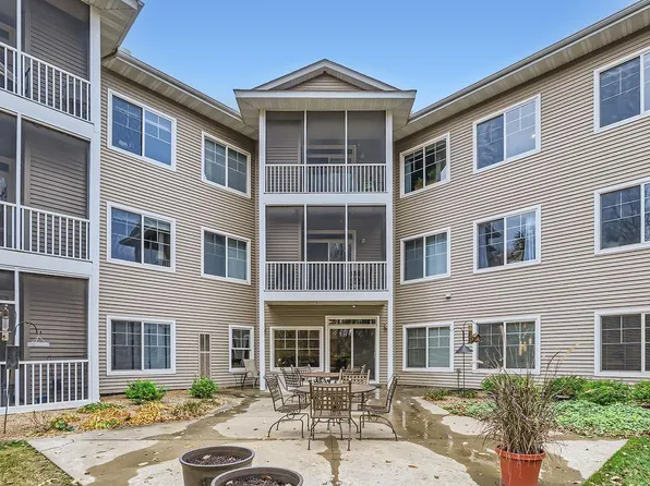 110696 Village Rd APT 305, Chaska, MN 55318