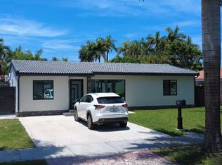 907 NE 3rd St, Hallandale Beach, FL 33009