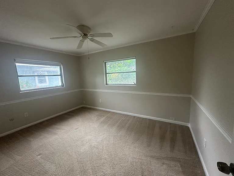 1720 Grove Dr — Photo 12