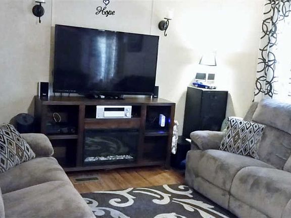 4th image of 516 Hillcrest Dr